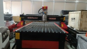 Máy cnc signkey 1325 nhập khẩu nguyên máy giá rẻ.