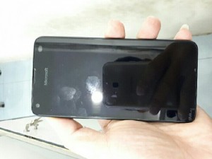 Lumia 550 fullbox zin 100 mới 99