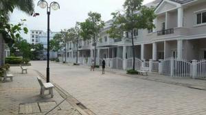Nhà mặt phố ven sông