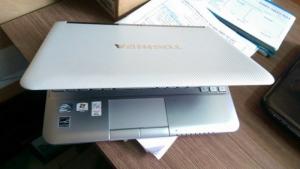 Toshiba NB305 White