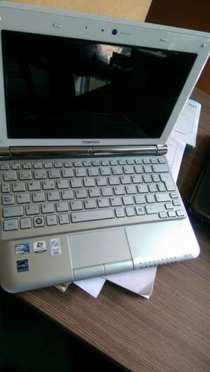 Toshiba NB305 White