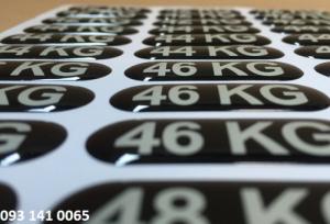In sticker phủ keo nổi logo số lượng ít