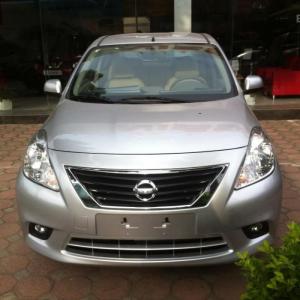 Bán gấp Nissan Sunny XV màu bạc, 533tr