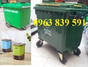 Cung cấp thùng rác nhập khẩu màu xanh lá có bánh xe giá sĩ.