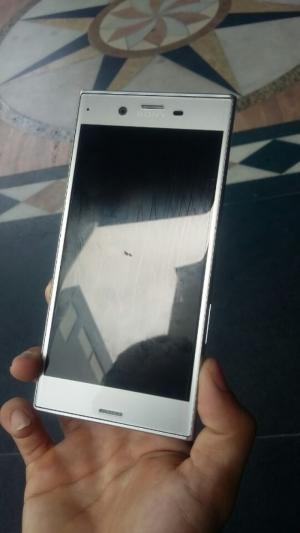 Xperia XZ bạc