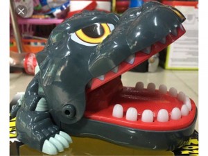 Khám răng godzilla