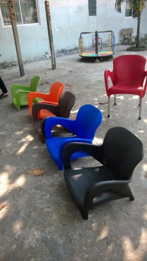 Ghế cafe nhựa đúc giá tồn kho