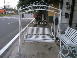 Ghế xích đu sắt mỹ thuật bền, đẹp