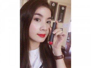 Diễn viên Khaly test son nhé mọi người ơi