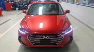 Hyundai Elantra - sang trọng - thể thao