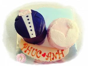 Set bánh cưới bỏ quả trang trí theo mẫu áo cô dâu, chú rể.