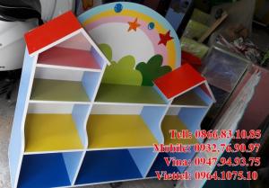Kệ sách mầm non giá rẻ , chất lượng 100% bền , đẹp , nhiều loại kệ như kệ 3 ngăn , kệ con cá , kệ con voi ,.. với nhiều mặt hàng mầm non khác như giường , bàn ghế , đồ chơi ,..