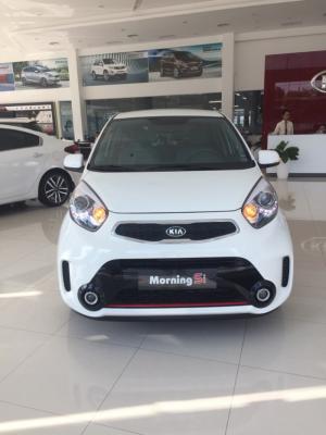 Cùm đèn pha hiện đại dạng thấu kính,kết hợp với lưới tảng nhiệt đem đến sự mềm mại và tính tế