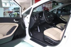Bán xe KIA Cerato đời xe 2017, mới 100%. Chỉ cần 200tr giao xe ngay.