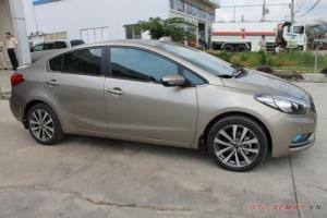 Bán xe KIA Cerato đời xe 2017, mới 100%. Chỉ cần 200tr giao xe ngay.