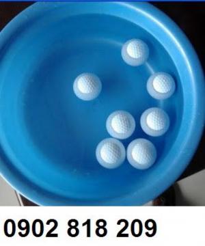 Bóng golf nổi đánh ra hồ