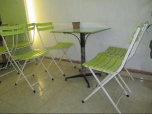 Bàn ghế sắt mỹ nghệ nhiều màu rẻ và đẹp