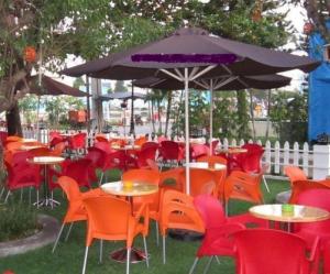 Thanh lý gấp 100 bộ bàn ghế nhựa đúc quán café, quán ăn trà sữa