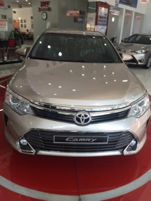 Khuyến Mãi Toyota Camry 2.0E 2017 Màu Nâu vàng, Mua Trả Góp chỉ cần 320Tr, Xe Giao Ngay
