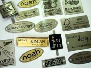 Máy laser đánh dấu kim loại: trang sức, logo, nhãn mác, mã vạch