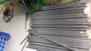 Giường lưới nhập khẩu , chân nhựa màu xanh đậm, khung kẽm D21 dày , ở giữa có 2 thanh tăng cường Inox