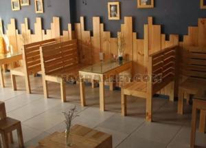 Cần thanh lý bàn ghế gỗ dùng cho cafe trà sữa chân châu