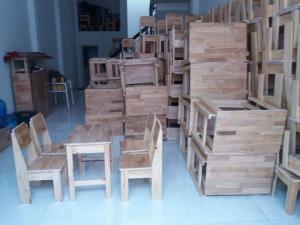 Cần thanh lý bàn ghế gỗ dùng cho cafe trà sữa..