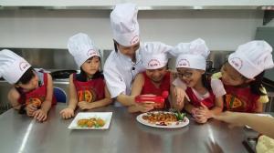 3 Khóa học nấu ăn dành cho trẻ em tại Hà Nội