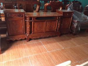 Kệ tivi cột nho gỗ hương vân 2m20-2m40