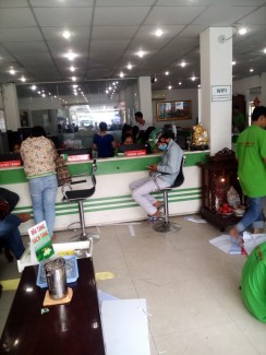 Khách hàng trực tiếp đến đặt in tại trụ sở công ty TNHH In Kỹ Thuật Số tại 365 Lê Quang Định, phường 5, quận Bình Thạnh, TPHCM (gần đối diện chùa Dược Sư)