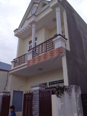 Nhà xây 1 lầu 1 trệt, 2 PN, 2 WC, 1 PK