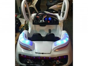 Xe merceds chạy bình cho bé