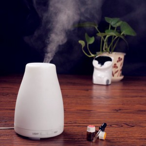 Máy khuếch tán tinh dầu dùng để xông hương, khử mùi, mang lại cảm giác thư giãn, xua tan mệt mỏi, thích hợp với tất cả các loại tinh dầu thiên nhiên.