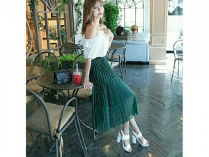 Hàng nhập - Set váy dập ly áo rớt vai.