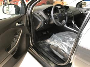 Ghế trước xe Ford Focus Trend, 5 cửa, số tự động, vay trả góp chỉ 150 triệu