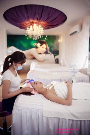 Massage nâng nở ngực bằng mỹ phẩm độc quyền của Italia kết hợp máy công nghệ cao