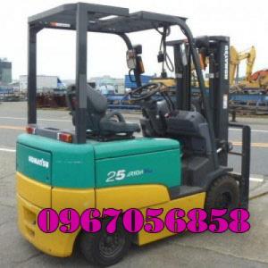 Xe nâng điện ngồi lái Komatsu fb25ex-11 đã qua sử dụng 2500kg