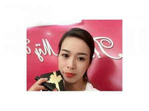 Mua 2 thỏi son khuyến mãi một hộp đựng