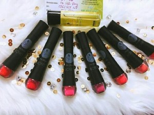 Mua 2 thỏi son khuyến mãi một hộp đựng