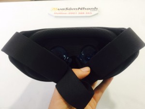 Kính thực tế ảo VR2 của Xiaomi tương thích với mọi thiết bị có kích thước màn hình từ 4.7 inch đến 5.7 inch, smartphone sẽ được cố định với kính bằng dây kéo thay vì keo dán velcro như trên Google Cardboard.