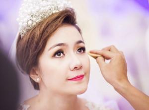 Trang điểm cô dâu