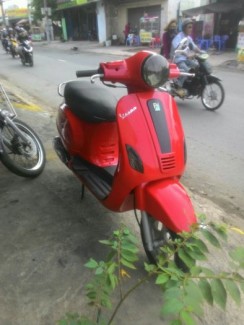 Vespa lx 125cc liên doanh HQ cc màu đỏ còn dán keo