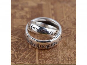 Nhẫn Lục tự Minh chú độc đáo.