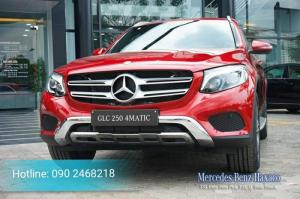 GLC250 4Mactic
Màu sơn Trắng Polar (149), Đen Obsidian (197), Bạc Iridium (775), Xanh Cavansite (890), Bạc Diamond
(988), Đỏ Hyacinth (996)
Nội thất Da; Đen (221), Nâu Espresso (224), Vàng Silk (225), Nâu Saddle (234)