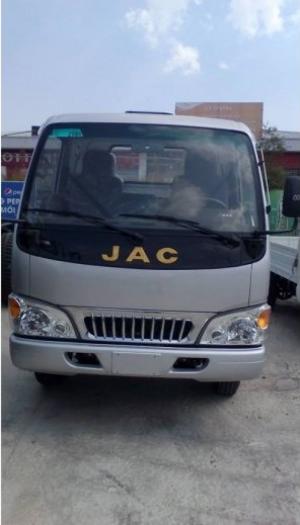 Xe tải JAC HFC1030K4 2.4 TẤN hạ tải vào Thành phố