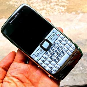 Nokia E71 Zin chính hãng New có 3G,WiFi pin trâu siêu rẻ 539k,Có giao tới nơi