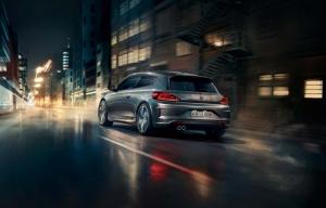 Thiết kế mở rộng phần đuôi và dáng vẻ Coupe tạo nên điểm nhấn tại phần sau xe Scirocco GTS. Những chi tiết như cánh lướt gió, ống xả kép,.. tạo nên chất thể thao cho phần đuôi xe. Cụm đèn hậu trang bị công nghệ Full-LED rất thời trang, ánh đèn sắt nét, gọn gàng giúp xe thêm phần sành điệu.