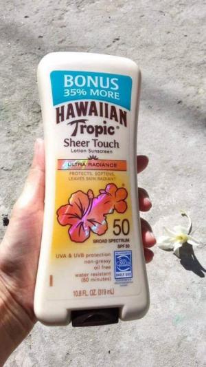 Kem Chống Nắng Hawaiian Tropic Sheer Touch Ultra Radiance Sunscreen