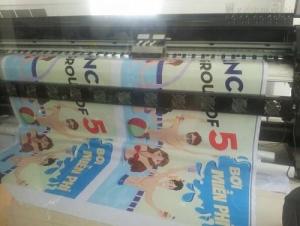 Máy in phun kỹ thuật số khổ lớn - mực dầu - cho chất lượng thành phẩm, màu sắc bạt hiflex sắc nét, đẹp, bền màu trong điều kiện trưng bày ngoài trời