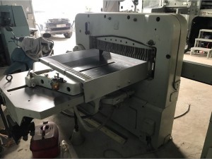 Máy cắt giấy Polar